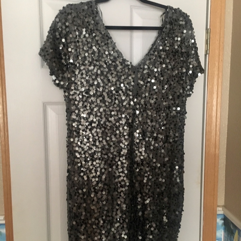 Plus Size (0X) Gray Sequin Dress, Short Sleeve